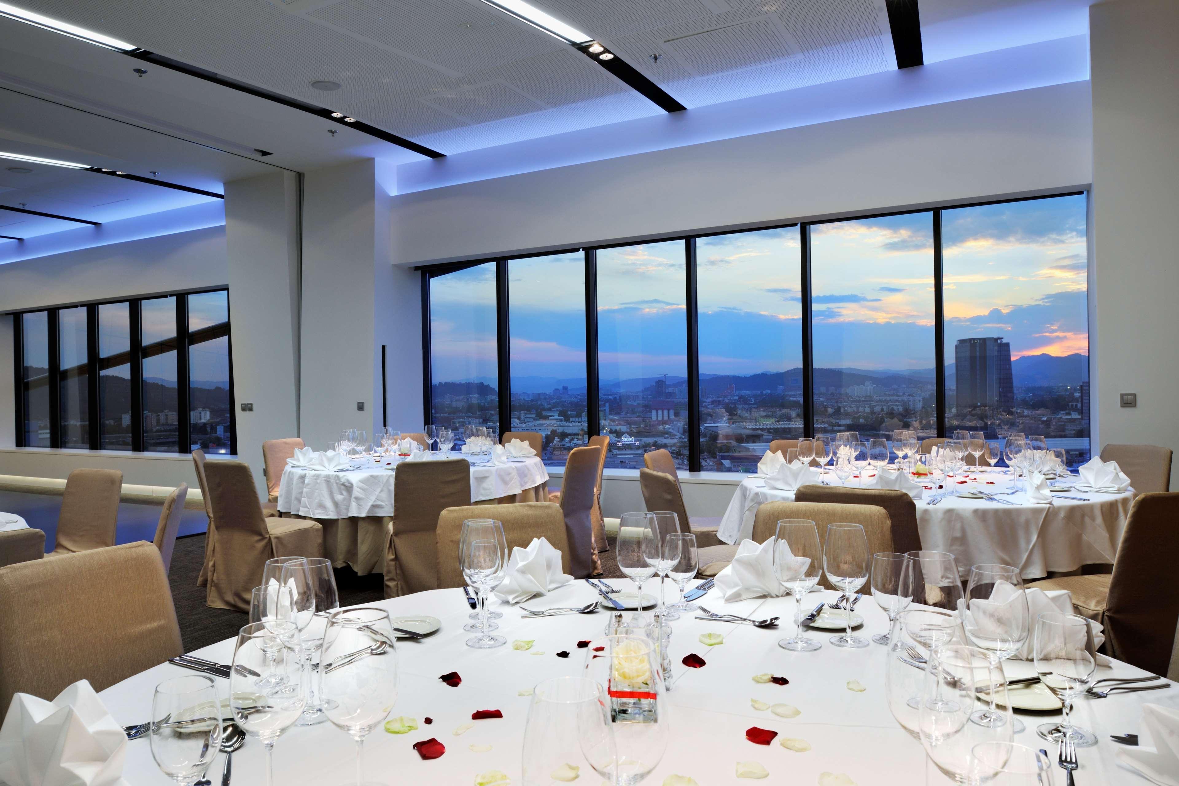Radisson Blu Plaza 4*