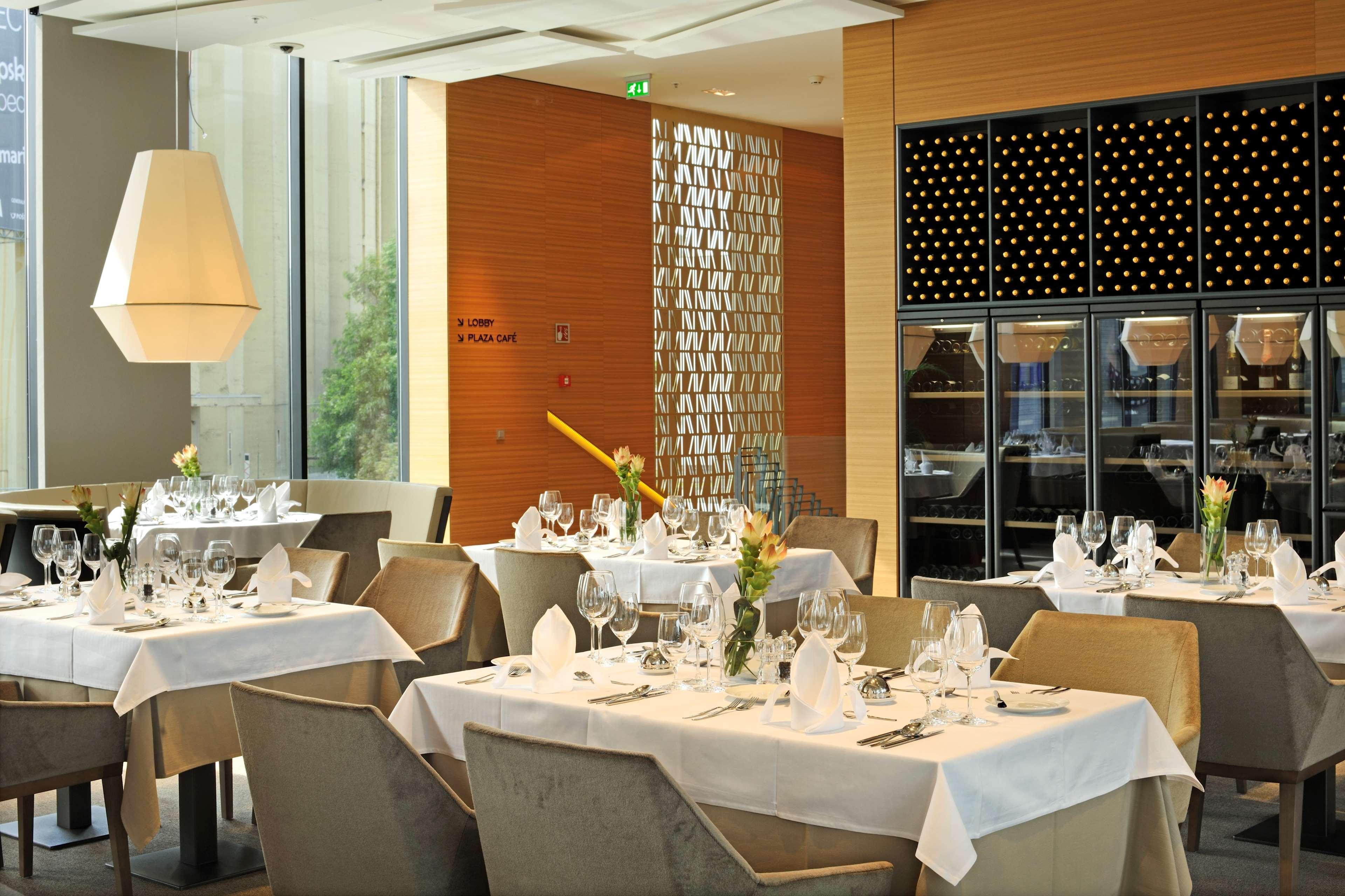 Hotel Radisson Blu Plaza 4*