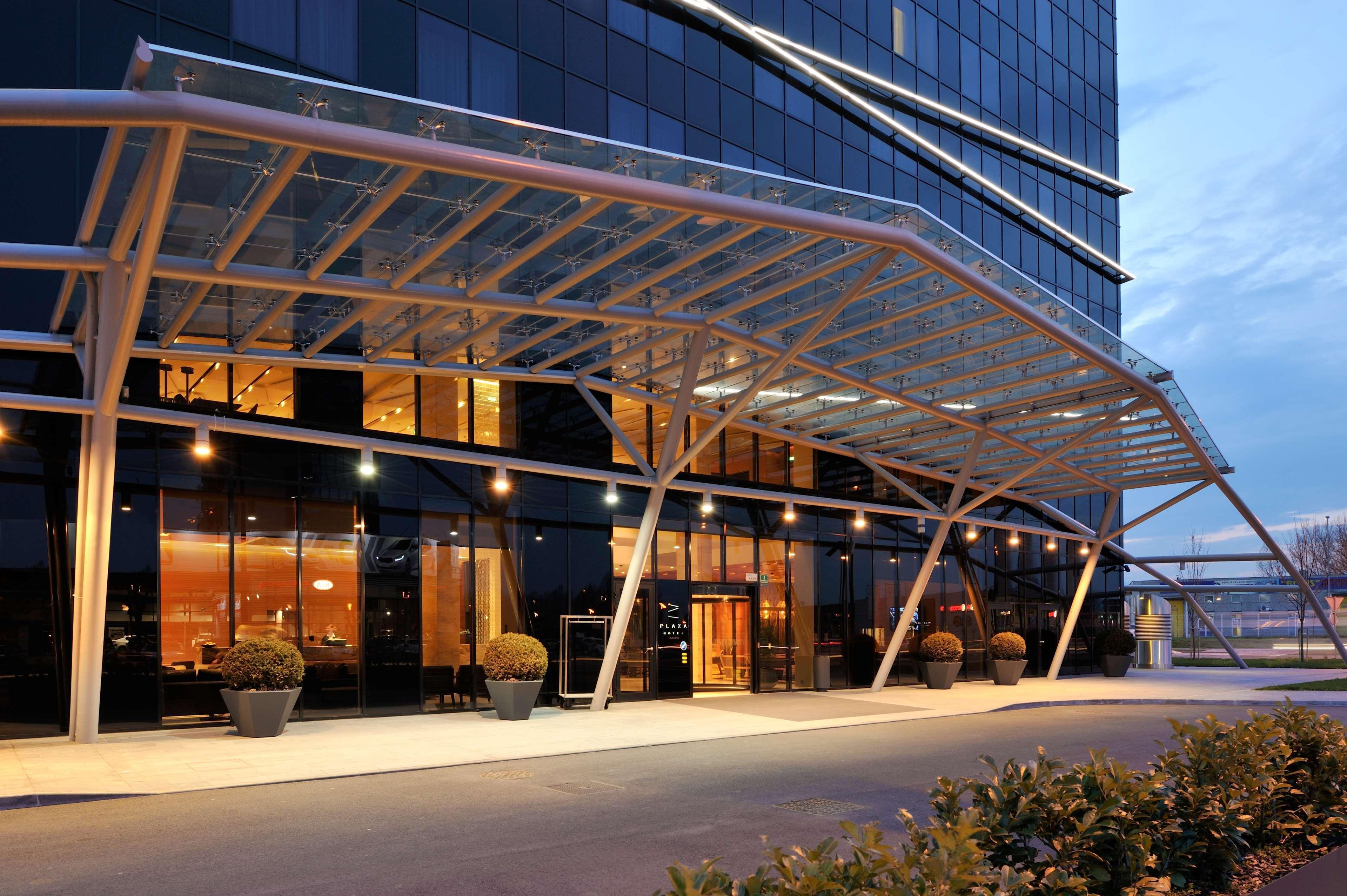 Radisson Blu Plaza Hotel 4*