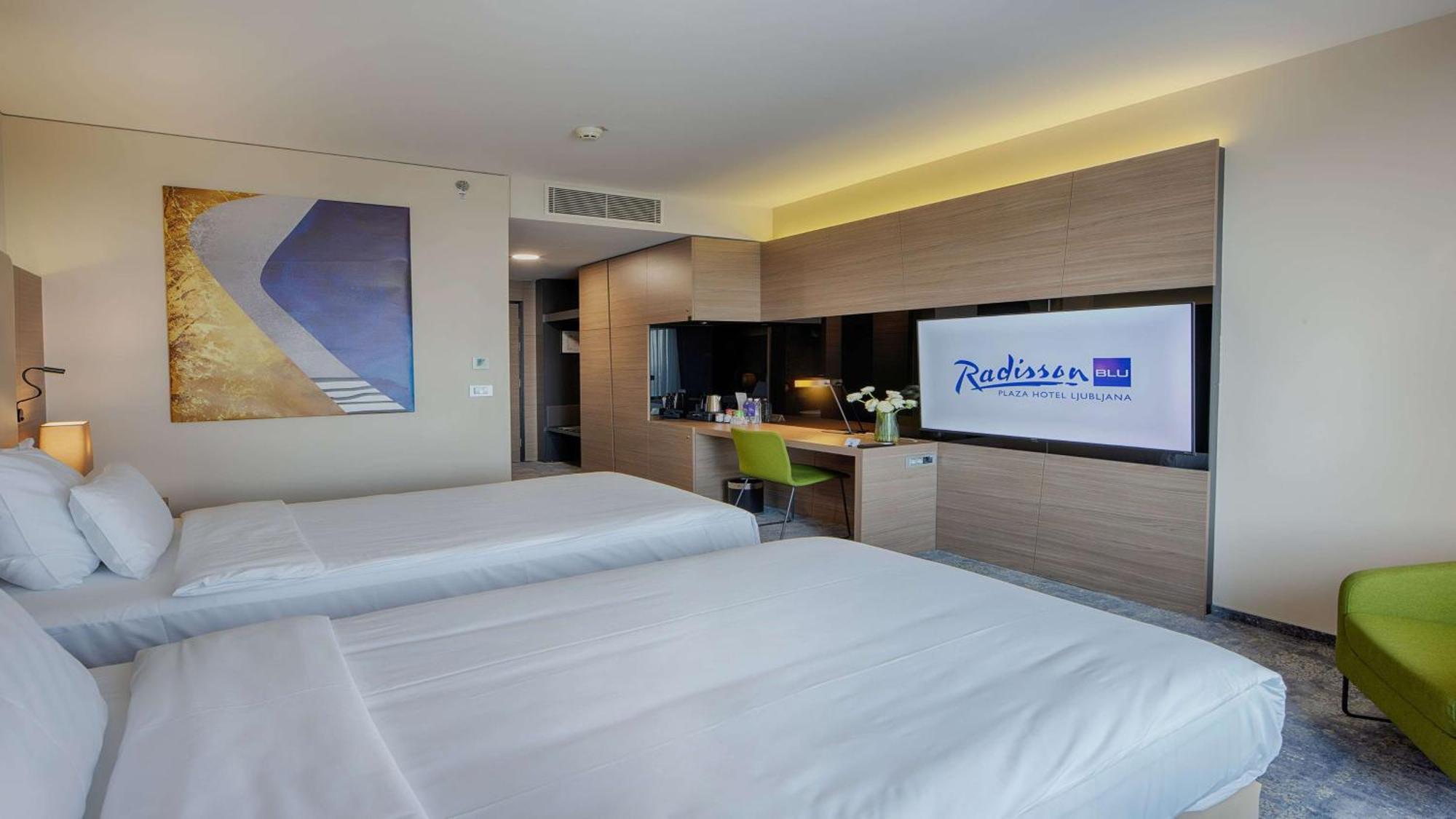 Radisson Blu Plaza Hotel 4*