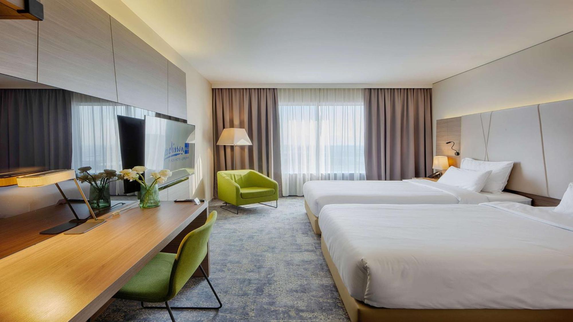 Hotel Radisson Blu Plaza 4*