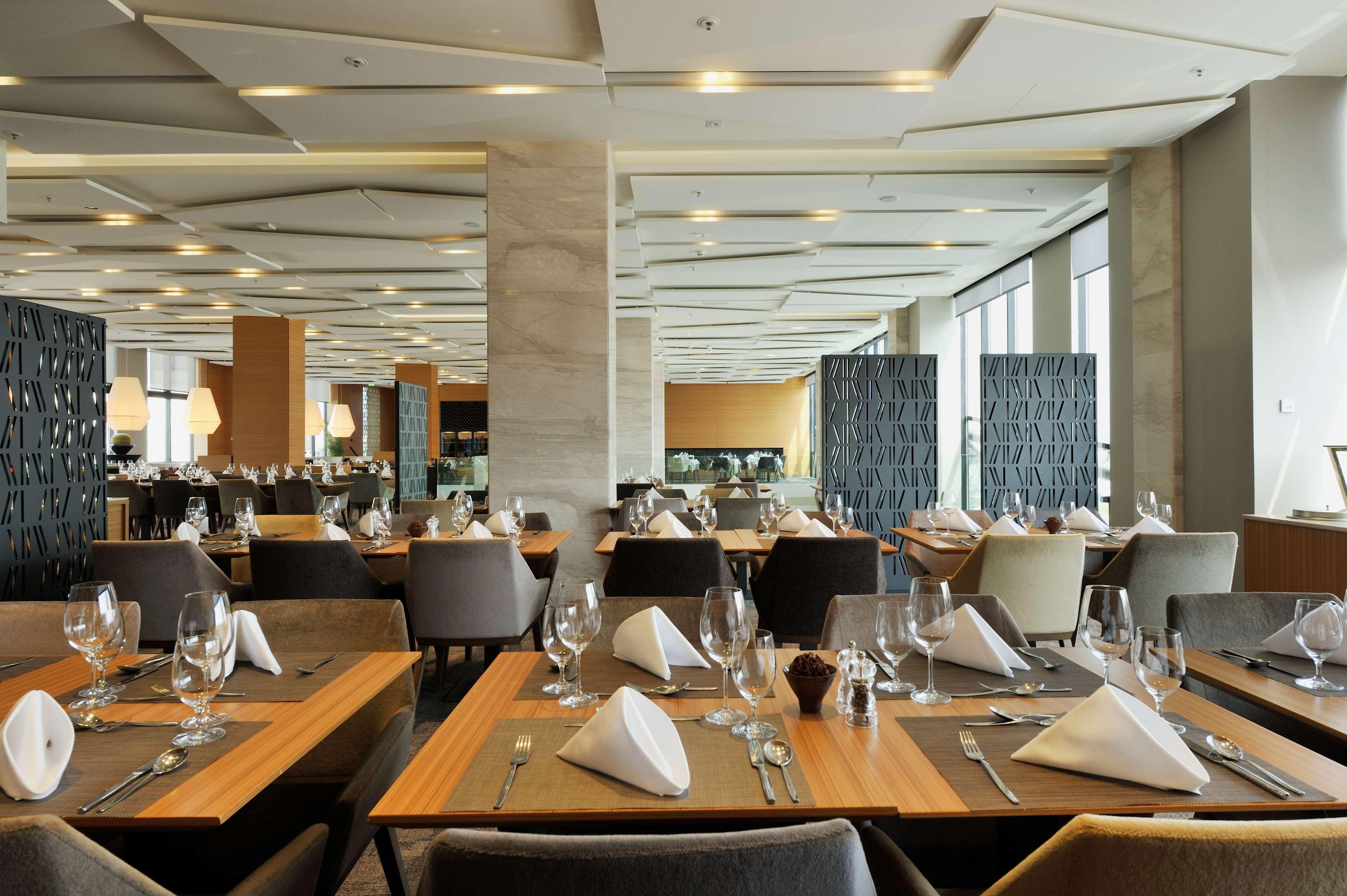 Radisson Blu Plaza 4*
