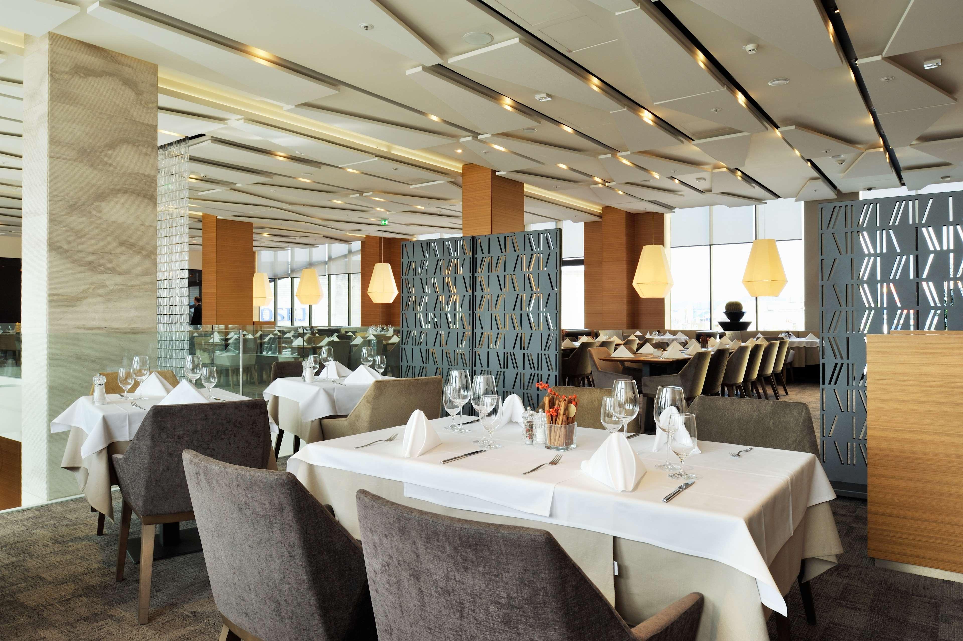 Hotel Radisson Blu Plaza 4*