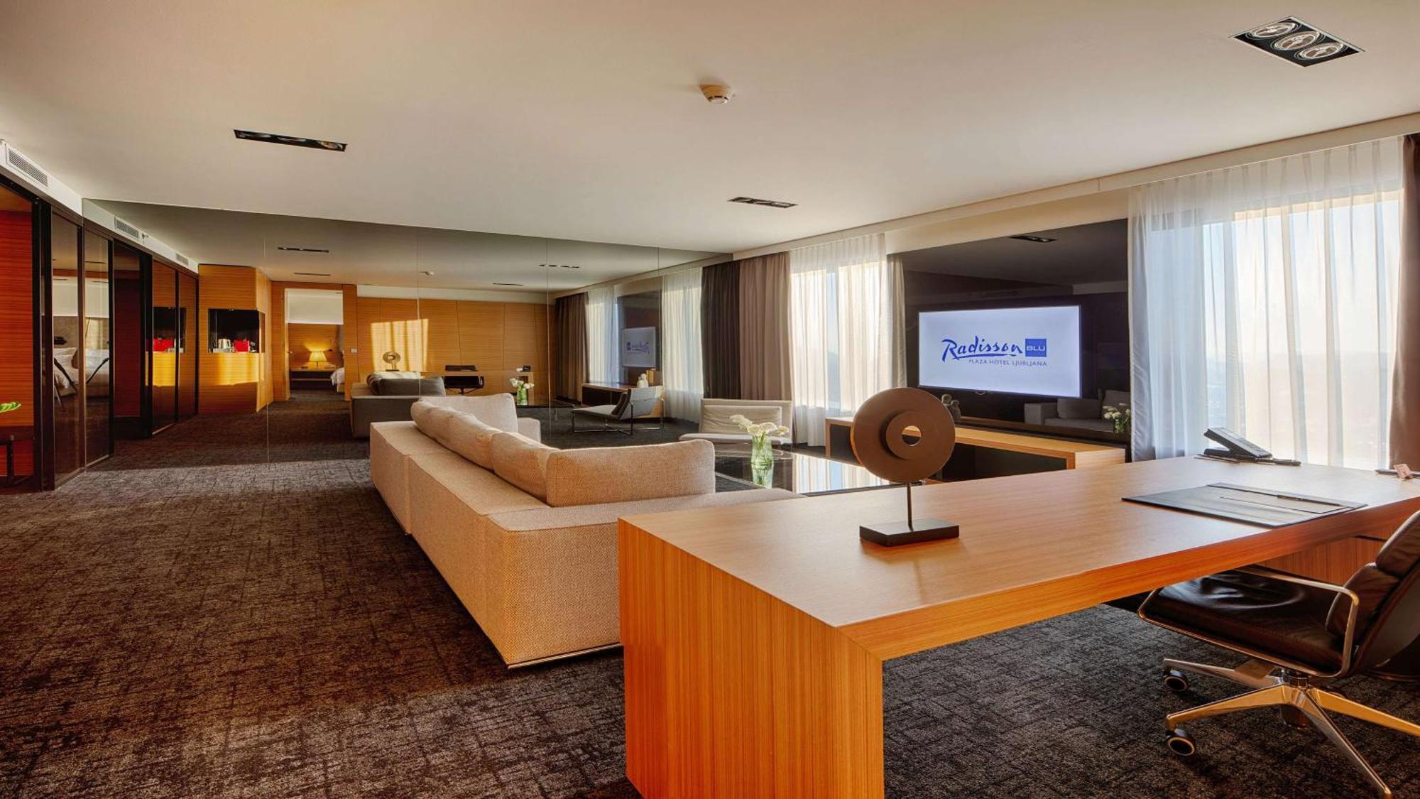 Radisson Blu Plaza Hotel 4*