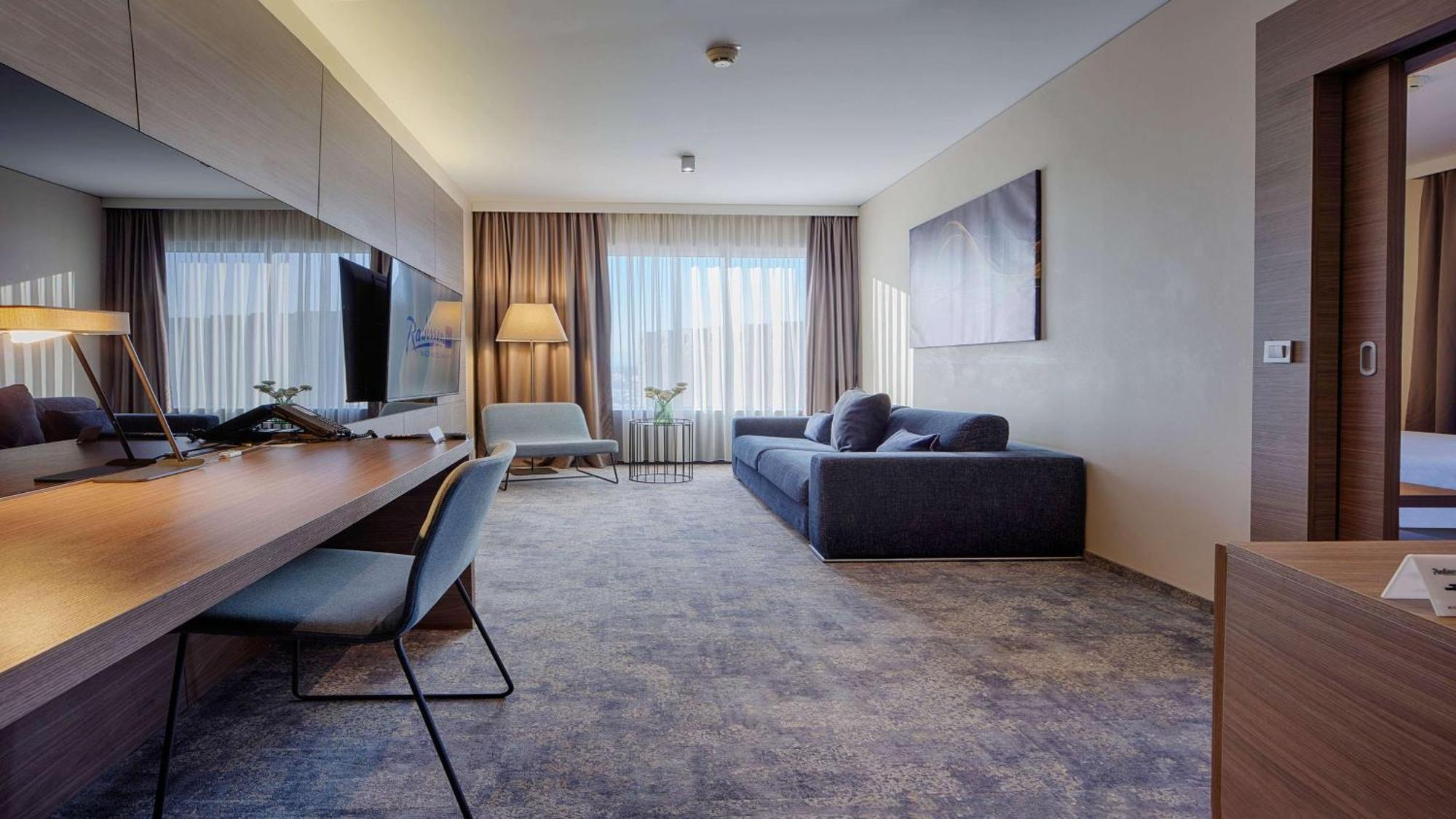 Radisson Blu Plaza Hotel 4*