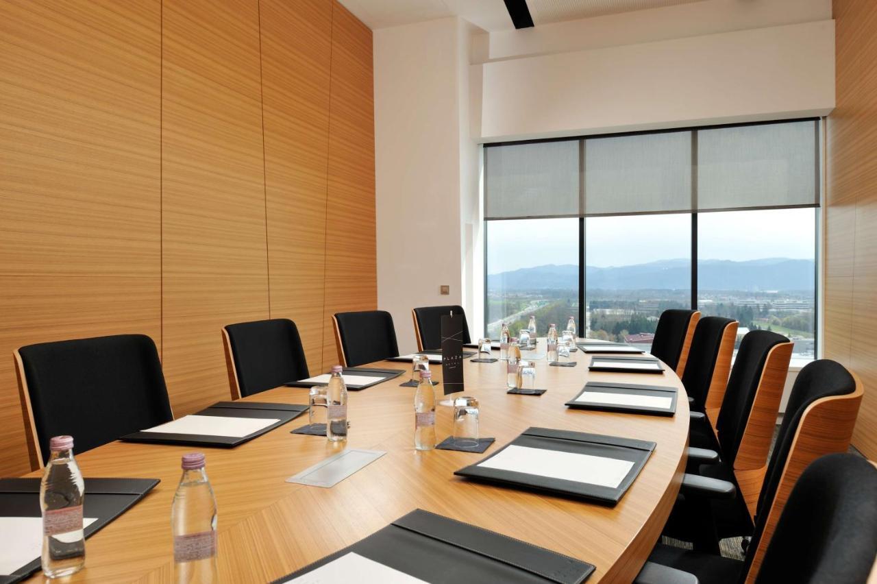 Radisson Blu Plaza Hotel 4*